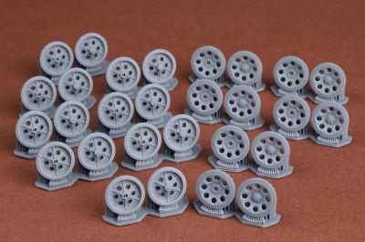 Sd.Kfz 251. roadwheel set with solid hubs