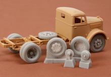 Kfz.385 wheel set (late 8-bolt type) for Italeri/Tamiya Opel Blitz kit - 1.