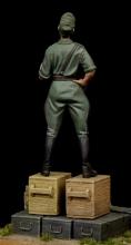 Singing Italian officer WW II - 2.